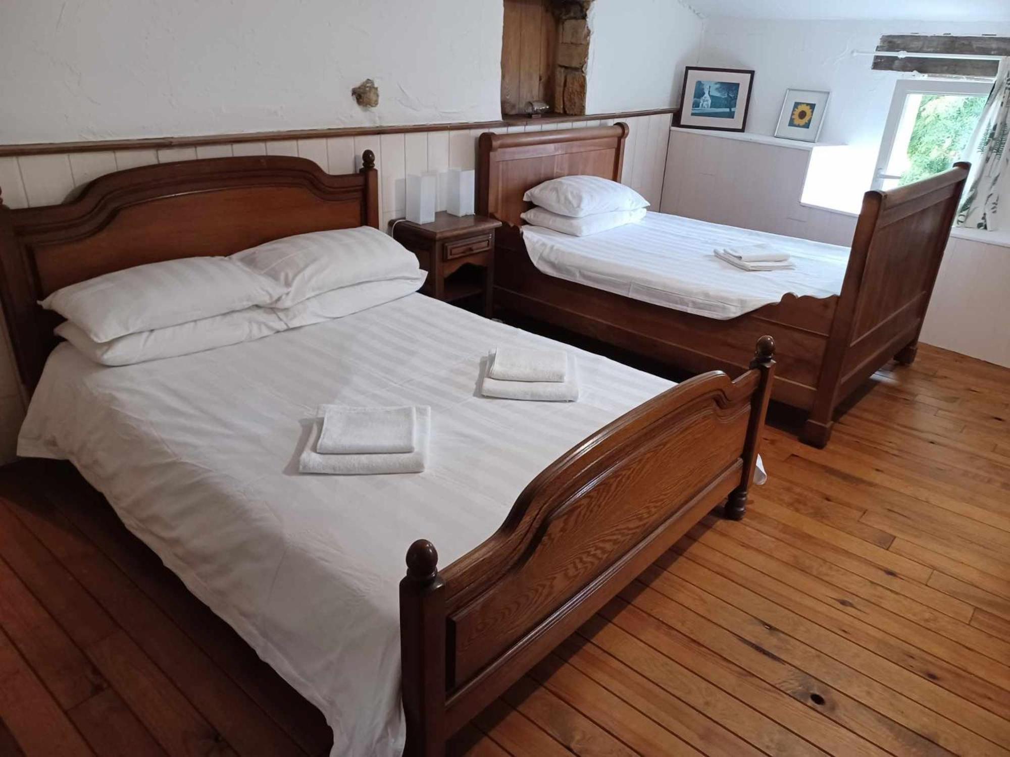 Rustic Cottage With Stunning Swimming Pool Saint-Front  Екстер'єр фото